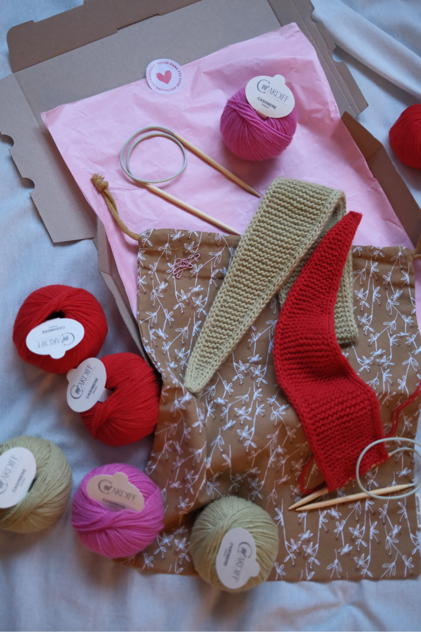 BALD VERFÜGBAR Strickset Minischal