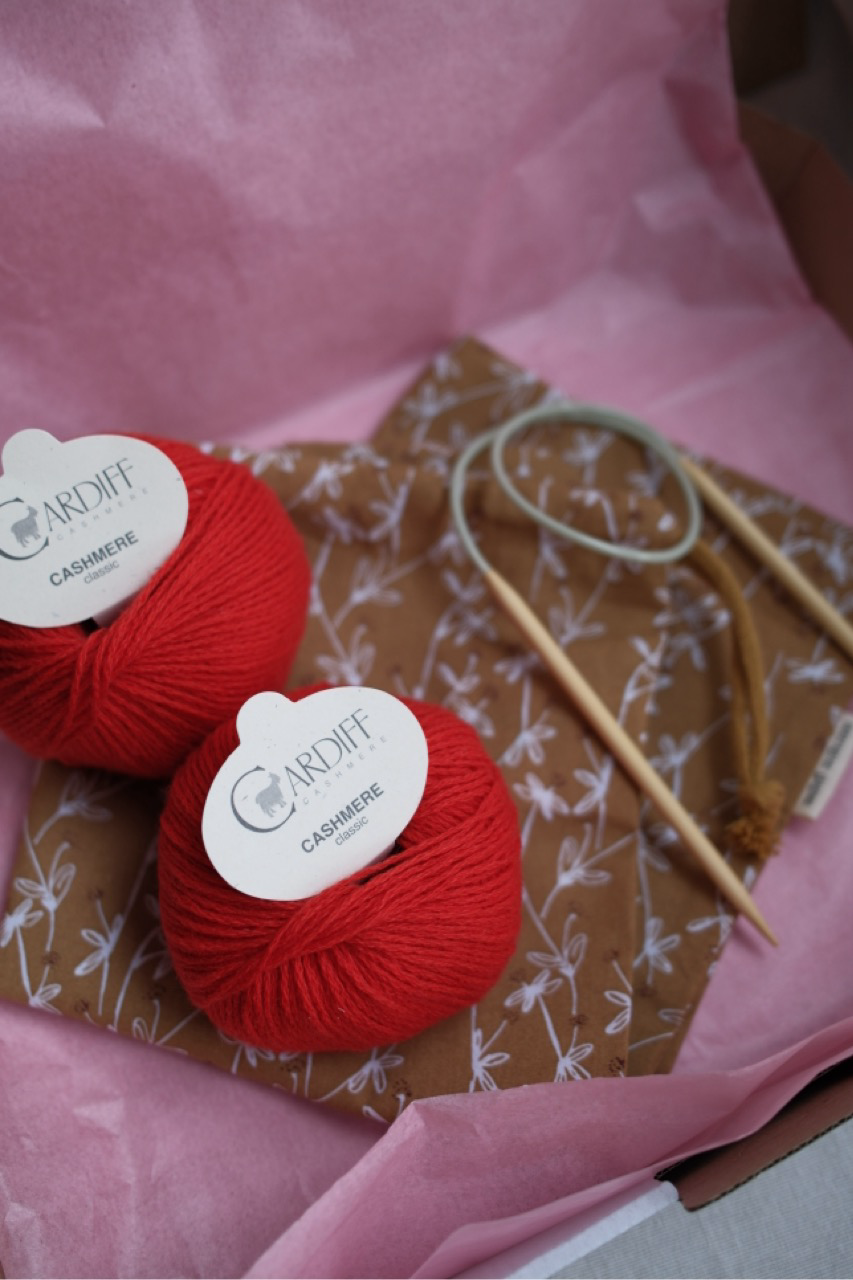 BALD VERFÜGBAR Strickset Minischal